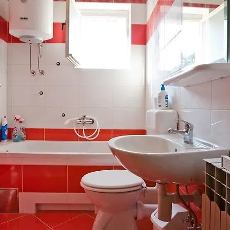 Dragan アパート トロギール